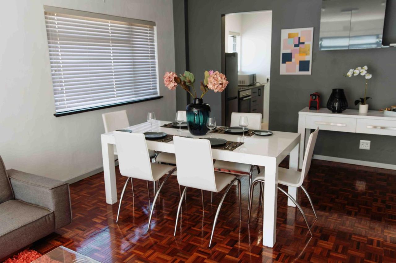 Camborne Holiday Apartments เคปทาวน์ ภายนอก รูปภาพ