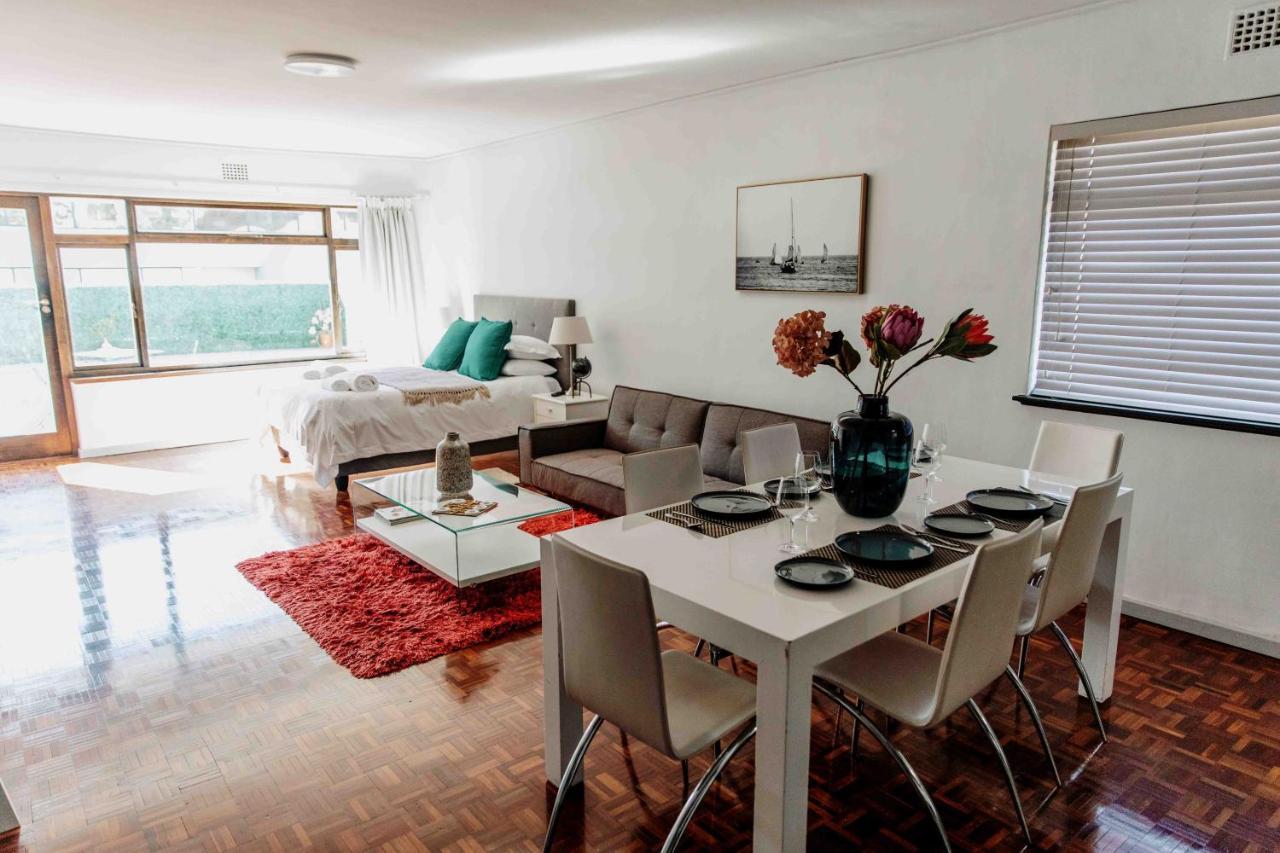 Camborne Holiday Apartments เคปทาวน์ ภายนอก รูปภาพ