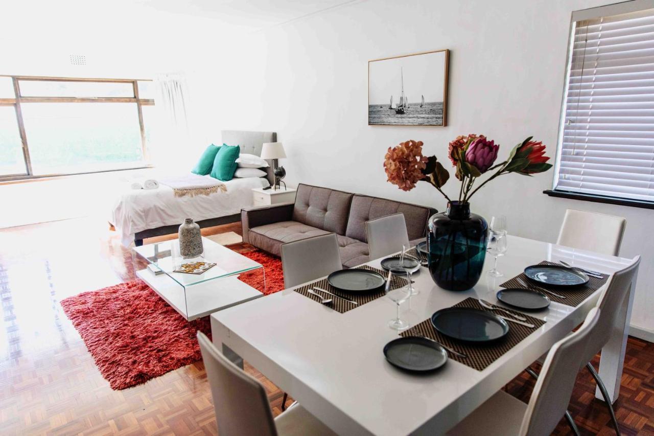 Camborne Holiday Apartments เคปทาวน์ ภายนอก รูปภาพ