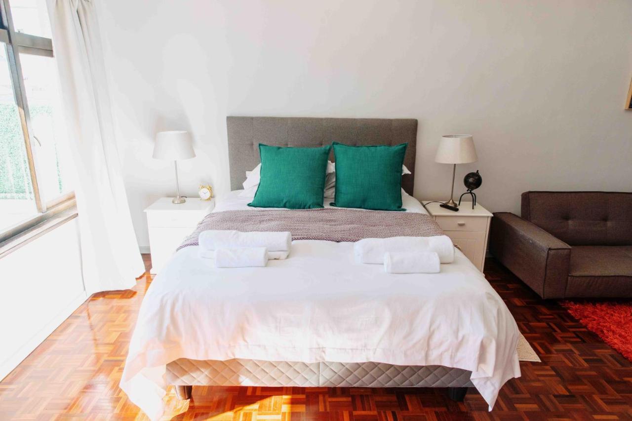 Camborne Holiday Apartments เคปทาวน์ ภายนอก รูปภาพ