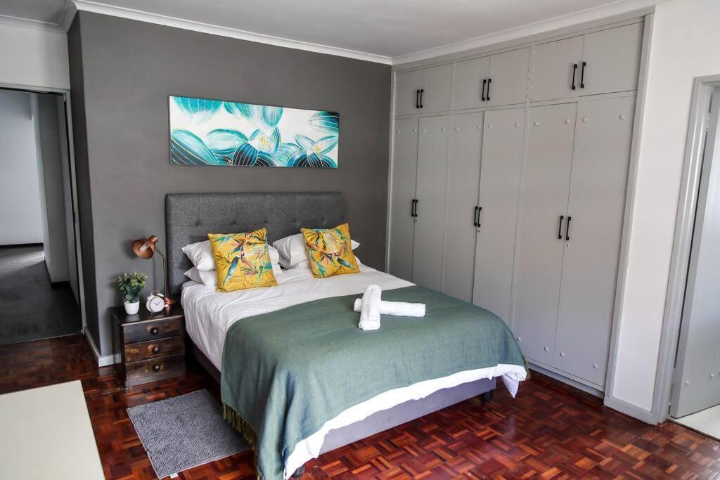 Camborne Holiday Apartments เคปทาวน์ ภายนอก รูปภาพ