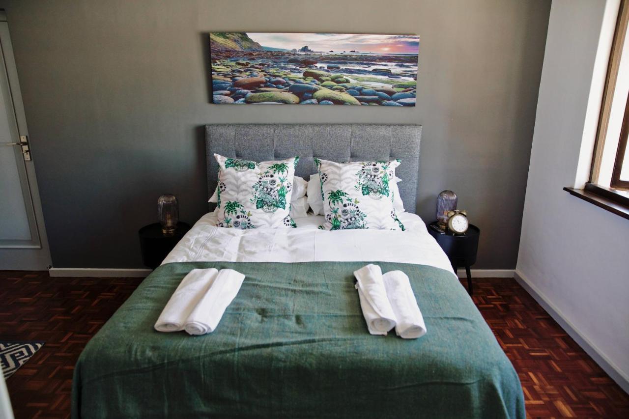 Camborne Holiday Apartments เคปทาวน์ ภายนอก รูปภาพ